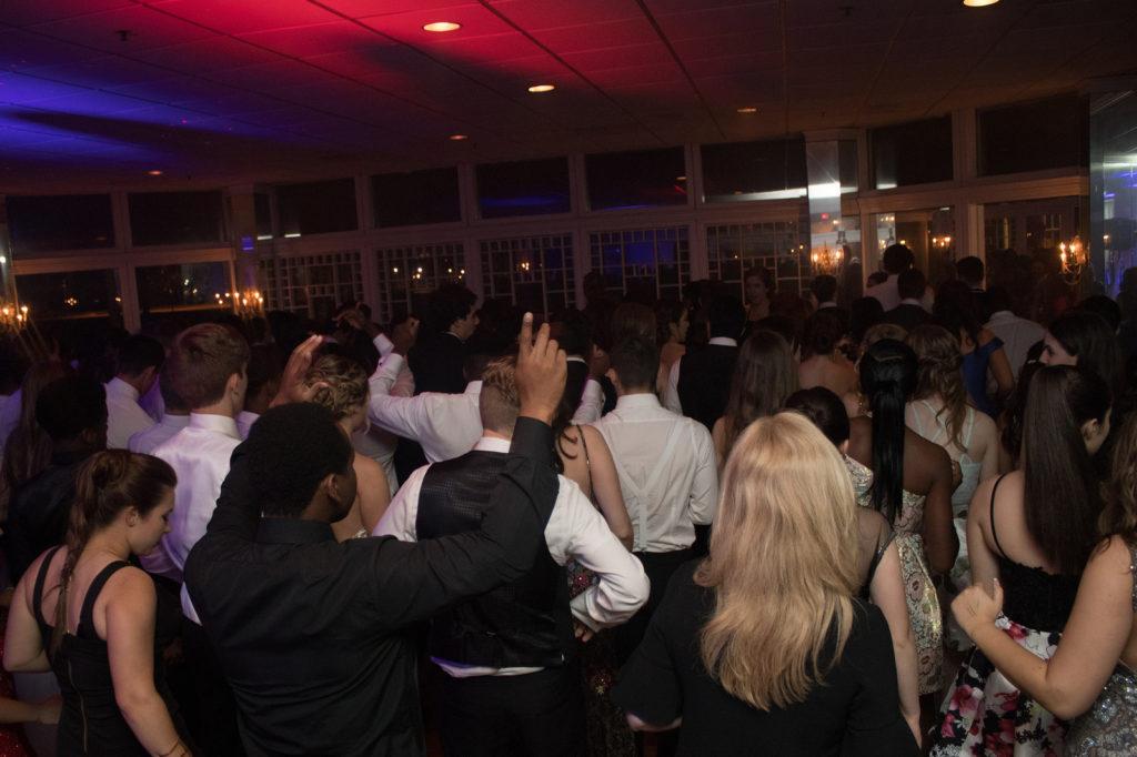 A packed dance floor at Prom 2018. (Photo by Andrew Rowan `19 / MFSWordsWorth Editor-in-Chief and Fox Tracks Executive Producer