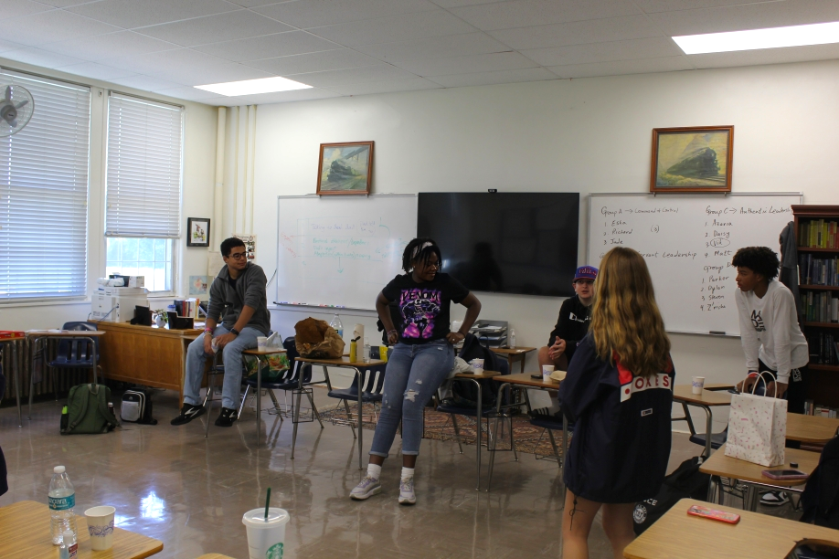 Peer Leaders Nathaniel Rodwell-Simon and Eva Vanterpool leading a discussion with their group of ninth graders. Photo by Michael Huettl ’23.