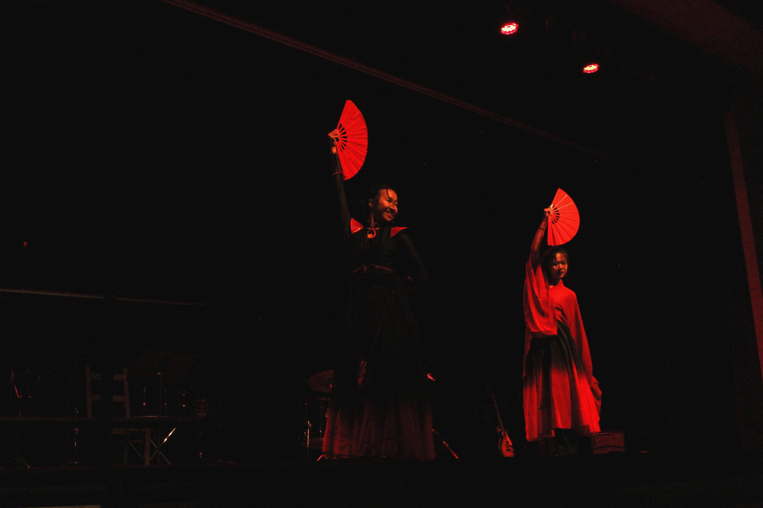  Yilin Huang ’24 and Angelina ’24 performing a traditional chinese dance. Photo by Aashi Reddy '26.
