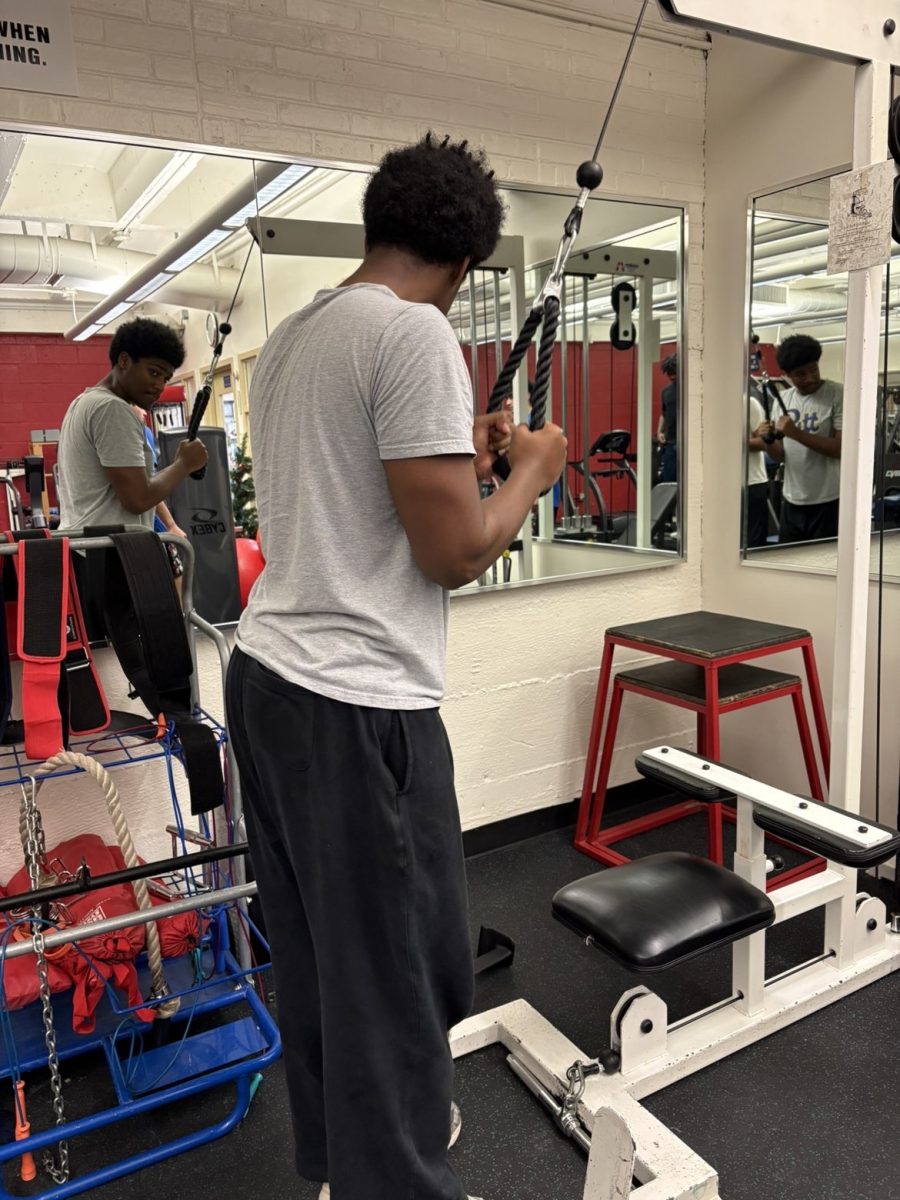 Maxwell Steward ’26  using the cable machine during a workout. Photo by Jaiwant Singh ’26.