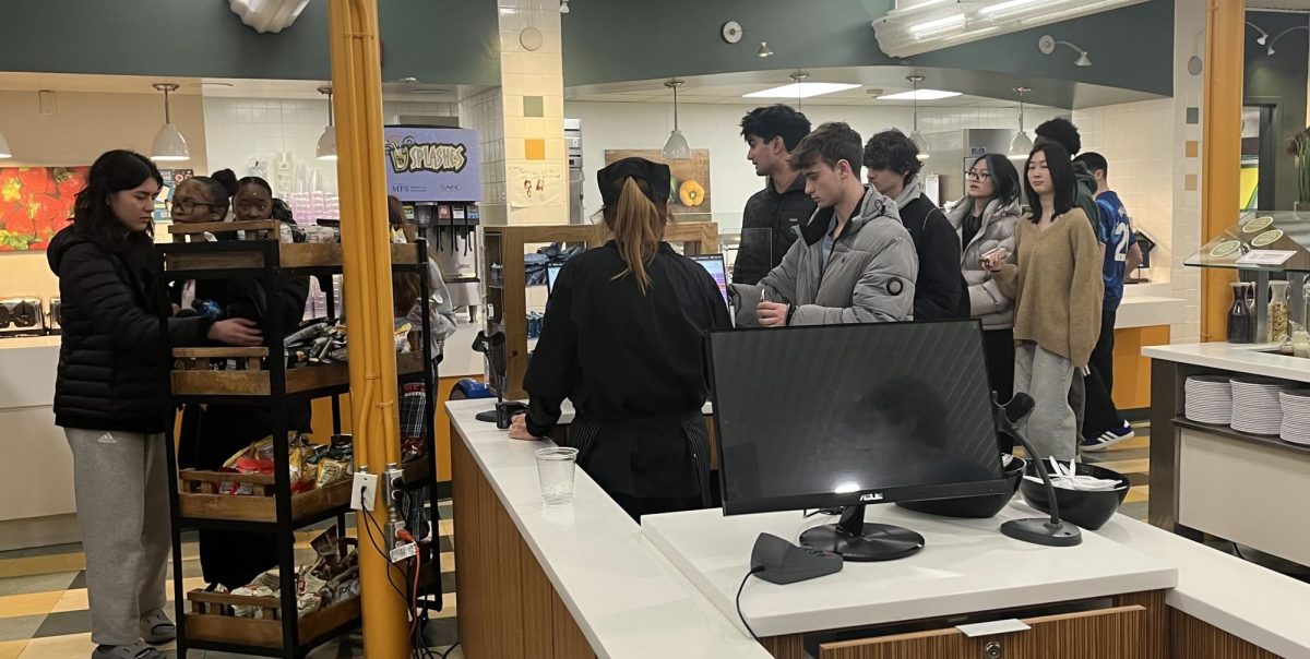 Students buy snacks in the Dining Hall Commons during the break period. Photo by Nolan Youssef ’28.