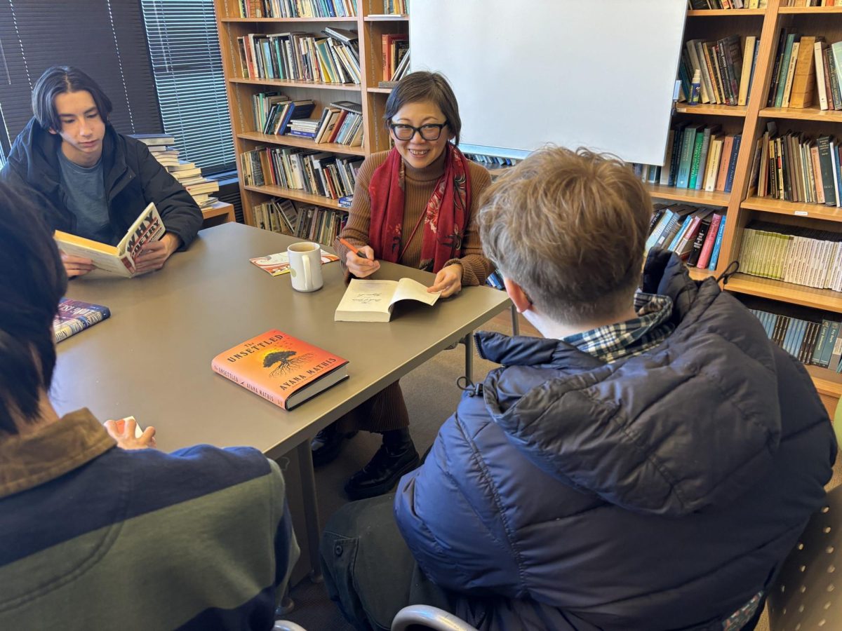 Image of Yiyun Li speaking with MFS students. Photo taken by Dan Sussman. 
